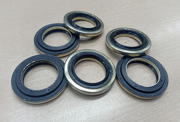 Durable rubber tubing and hoses in vehicles